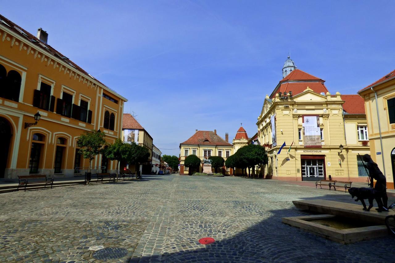 Hotel Oroszlan Szigetvár Dış mekan fotoğraf