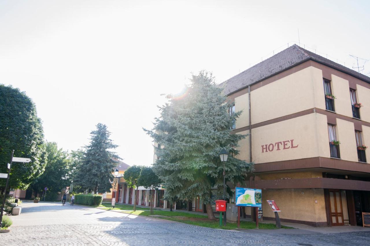 Hotel Oroszlan Szigetvár Dış mekan fotoğraf