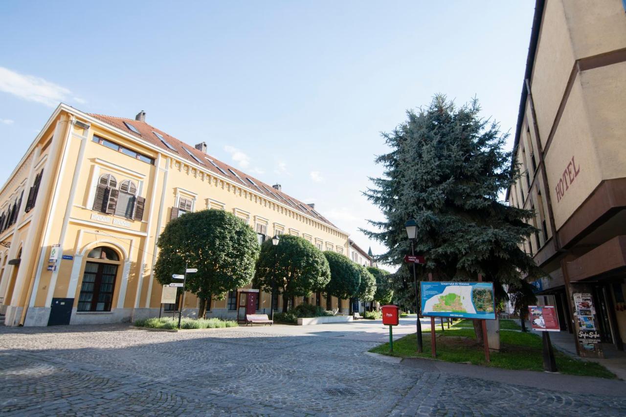 Hotel Oroszlan Szigetvár Dış mekan fotoğraf